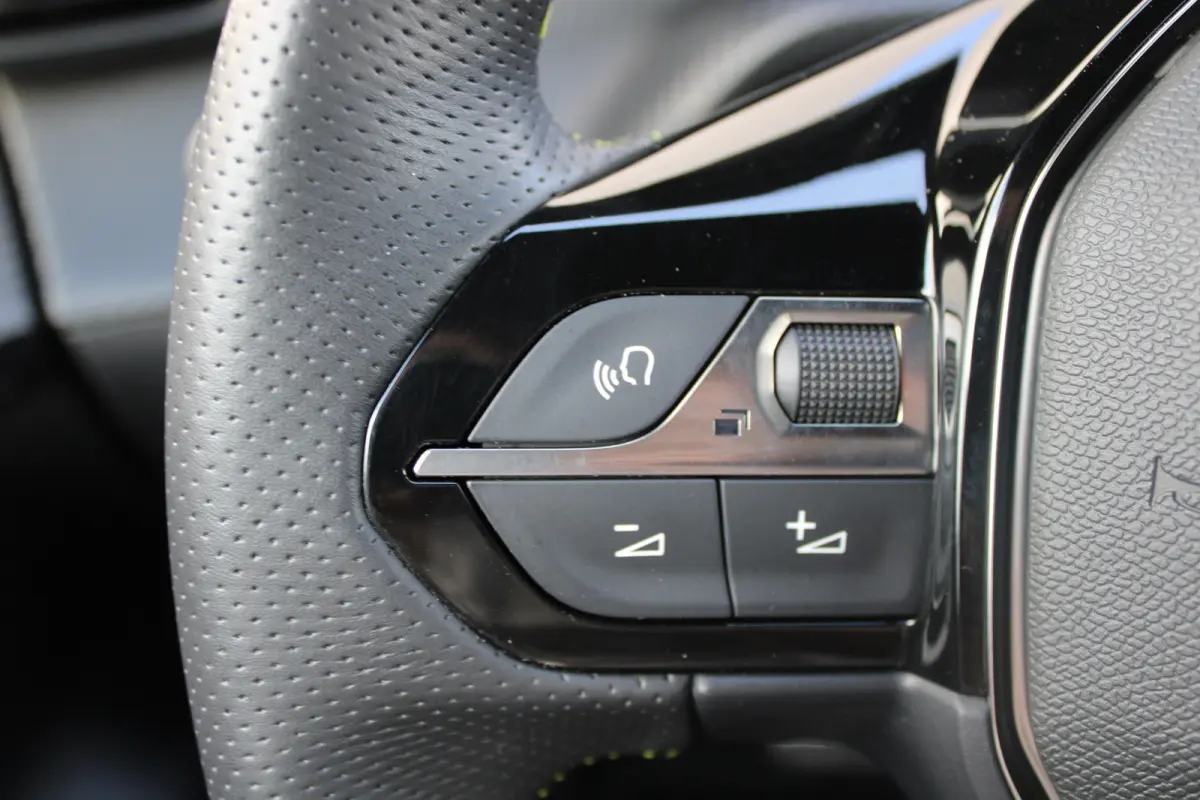 EV GT Pack 50 kWh | Fase 3 laden | Stoelverwarming | Navigatie | Camera | Full LED | Alcantara | 24.000km |