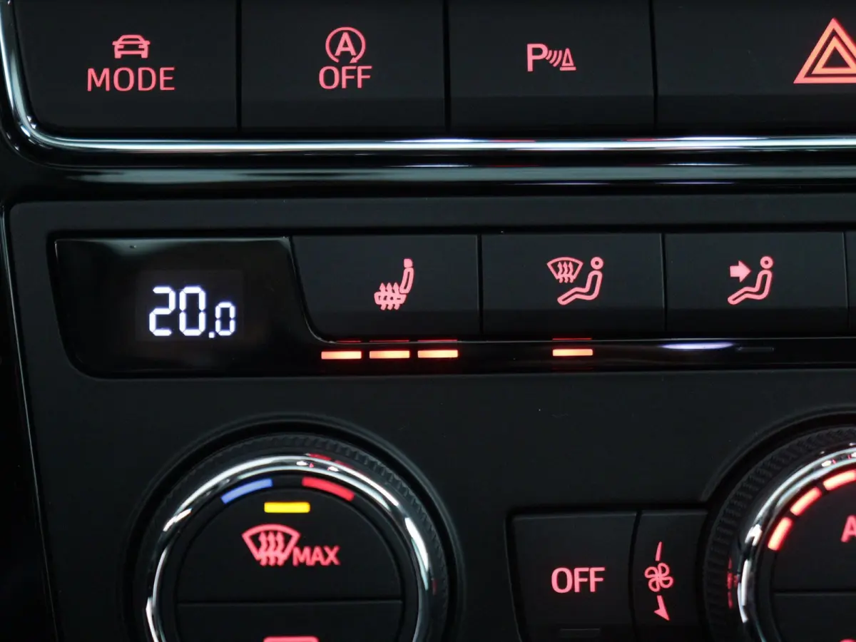 2.0 TSI FR Business Intense | Automaat | Panoramadak | Virtual Cockpit | Sfeerverlichting | Stoelverwarming | Achteruitrijcamera | Parkeersensoren | Cruise Control | Climate Control |