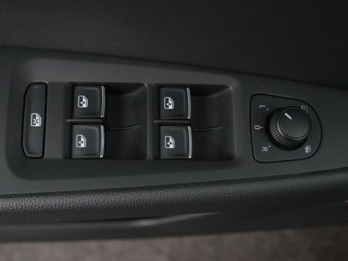 2.0 TSI FR Business Intense | Automaat | Panoramadak | Virtual Cockpit | Sfeerverlichting | Stoelverwarming | Achteruitrijcamera | Parkeersensoren | Cruise Control | Climate Control |