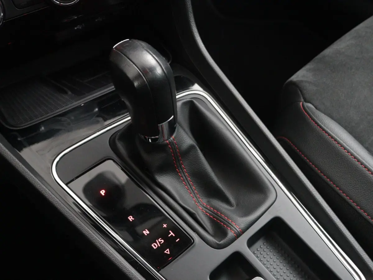 2.0 TSI FR Business Intense | Automaat | Panoramadak | Virtual Cockpit | Sfeerverlichting | Stoelverwarming | Achteruitrijcamera | Parkeersensoren | Cruise Control | Climate Control |