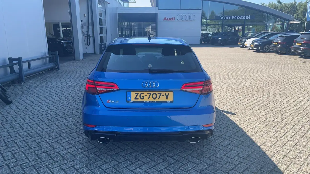 2.5 TFSI RS 3 quattro | Navigatie | 19 Inch Velgen | Panorama dak | Airco | Parkeersensoren | Stoelverwarming | Leder |