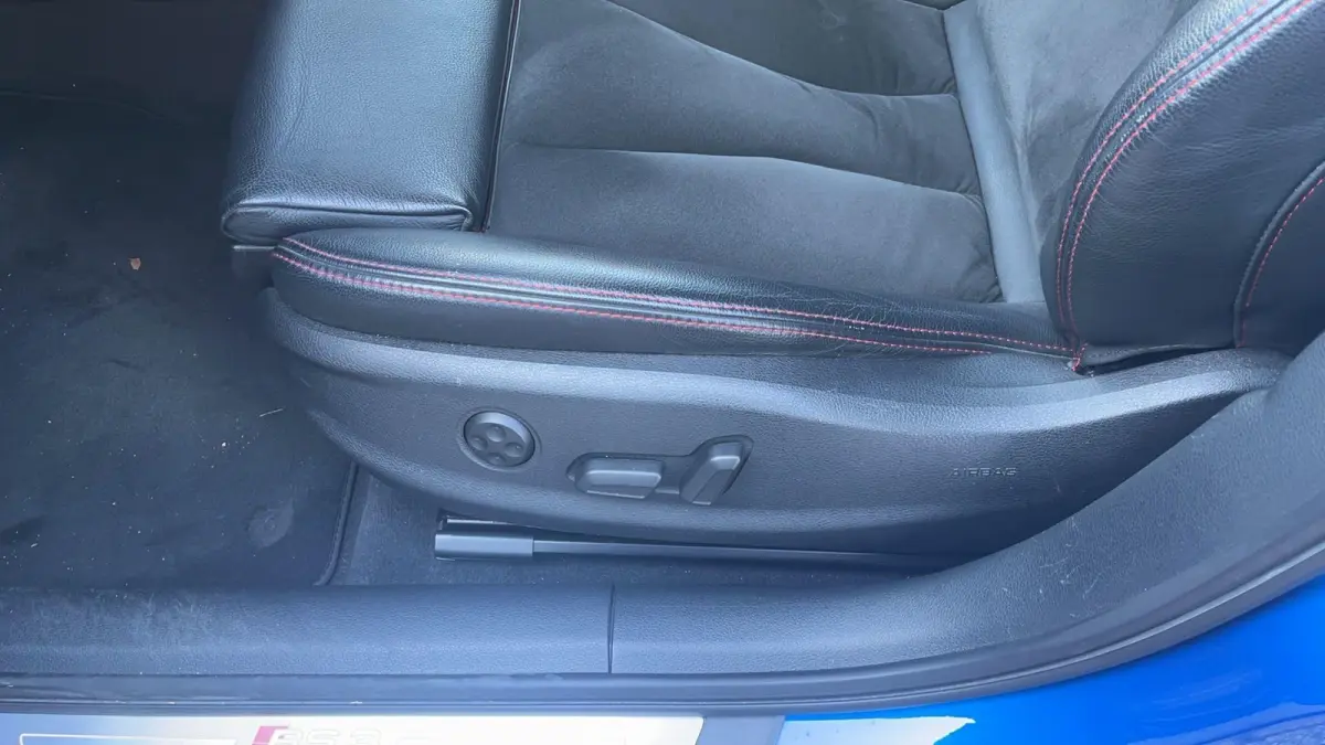 2.5 TFSI RS 3 quattro | Navigatie | 19 Inch Velgen | Panorama dak | Airco | Parkeersensoren | Stoelverwarming | Leder |