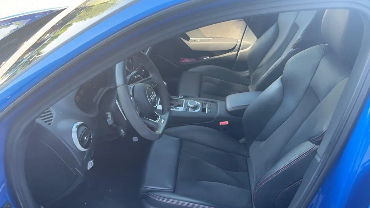 2.5 TFSI RS 3 quattro | Navigatie | 19 Inch Velgen | Panorama dak | Airco | Parkeersensoren | Stoelverwarming | Leder |