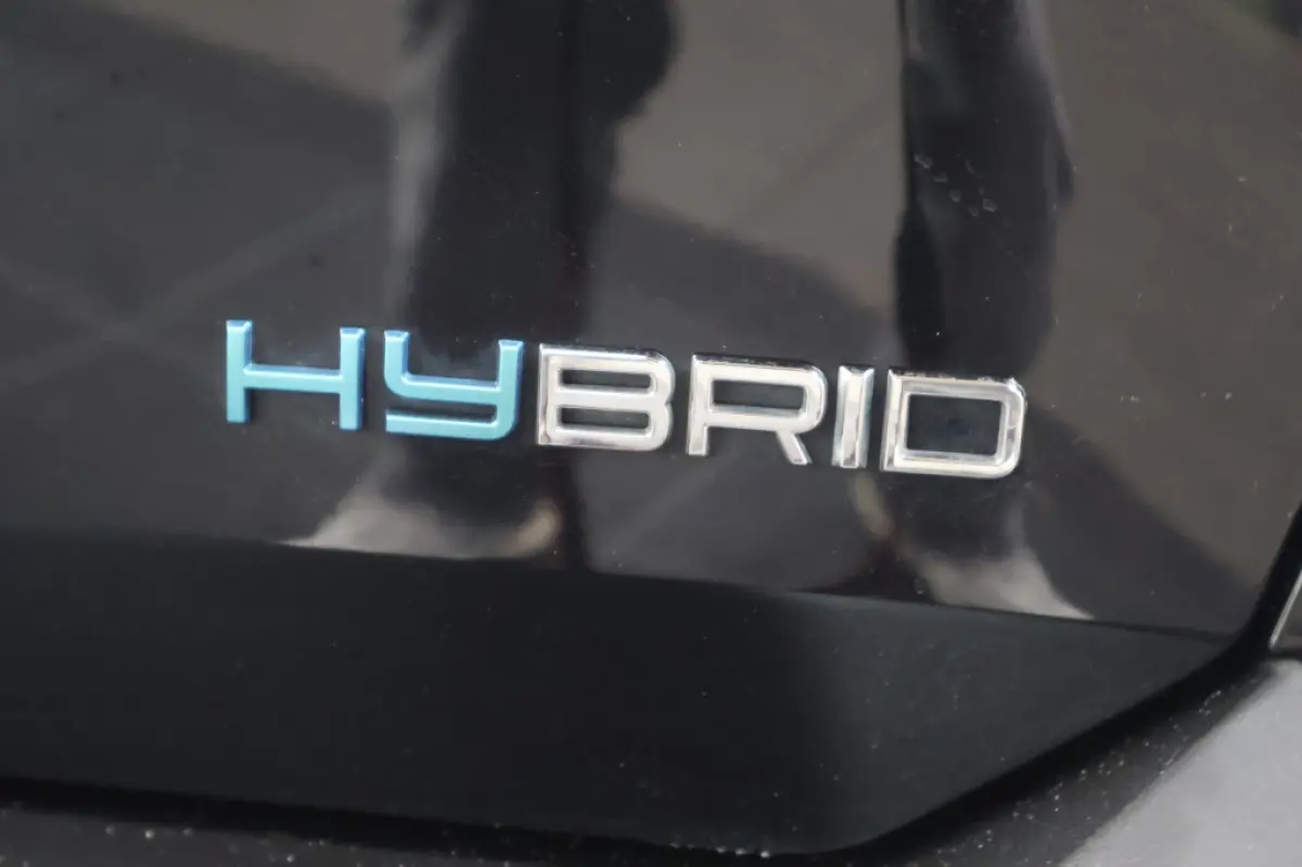 1.6 HYbrid 225 GT