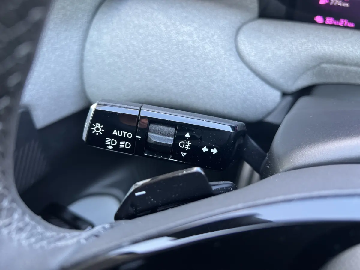1.6 Plug-In Hybrid 195 Max | Tot 8 jaar garantie 360* camera | Stoel+Stuurverwarming | Stoel ventilatie | Matrix LED | Keyless | Head-up Display | Elektrische achterklep |