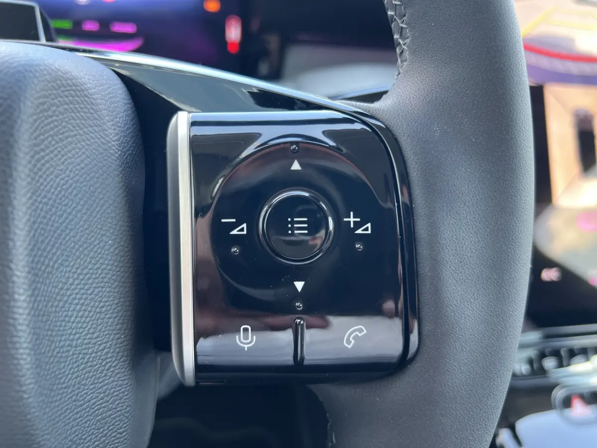 1.6 Plug-In Hybrid 195 Max | Tot 8 jaar garantie 360* camera | Stoel+Stuurverwarming | Stoel ventilatie | Matrix LED | Keyless | Head-up Display | Elektrische achterklep |