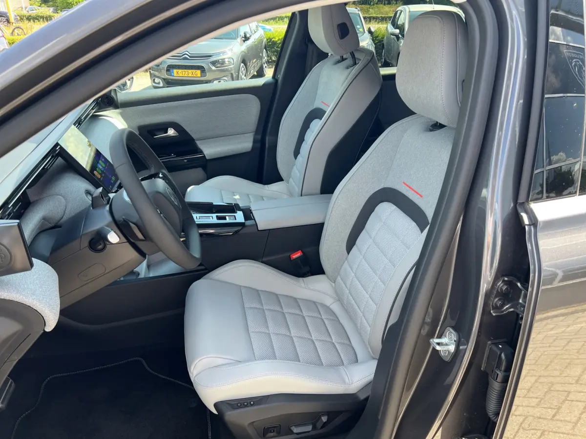 1.6 Plug-In Hybrid 195 Max | Tot 8 jaar garantie 360* camera | Stoel+Stuurverwarming | Stoel ventilatie | Matrix LED | Keyless | Head-up Display | Elektrische achterklep |
