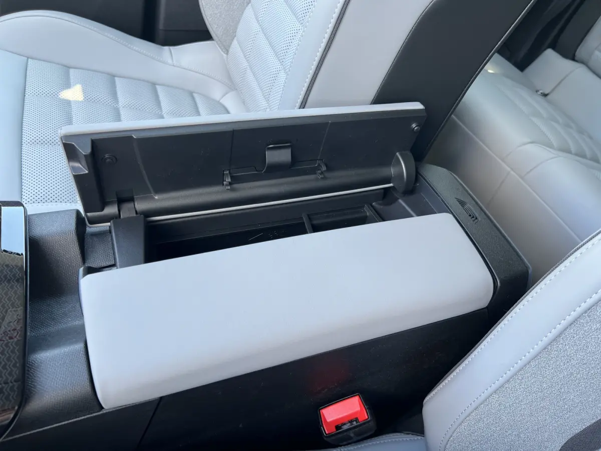1.6 Plug-In Hybrid 195 Max | Tot 8 jaar garantie 360* camera | Stoel+Stuurverwarming | Stoel ventilatie | Matrix LED | Keyless | Head-up Display | Elektrische achterklep |