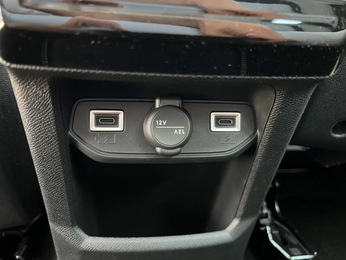 1.6 Plug-In Hybrid 195 Max | Tot 8 jaar garantie 360* camera | Stoel+Stuurverwarming | Stoel ventilatie | Matrix LED | Keyless | Head-up Display | Elektrische achterklep |