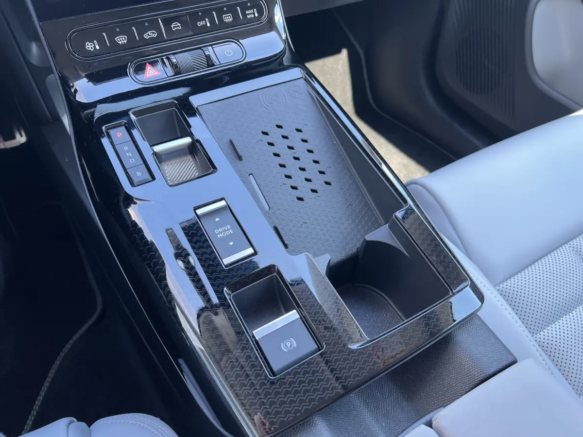 1.6 Plug-In Hybrid 195 Max | Tot 8 jaar garantie 360* camera | Stoel+Stuurverwarming | Stoel ventilatie | Matrix LED | Keyless | Head-up Display | Elektrische achterklep |