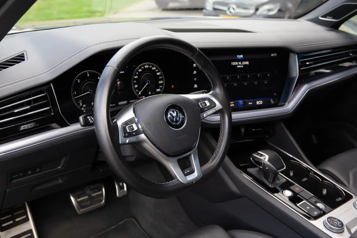 4.0 TDI R-Line 422PK V8 , Panoramadak, Luchtvering, Dynaudio, HUD, Trekhaak