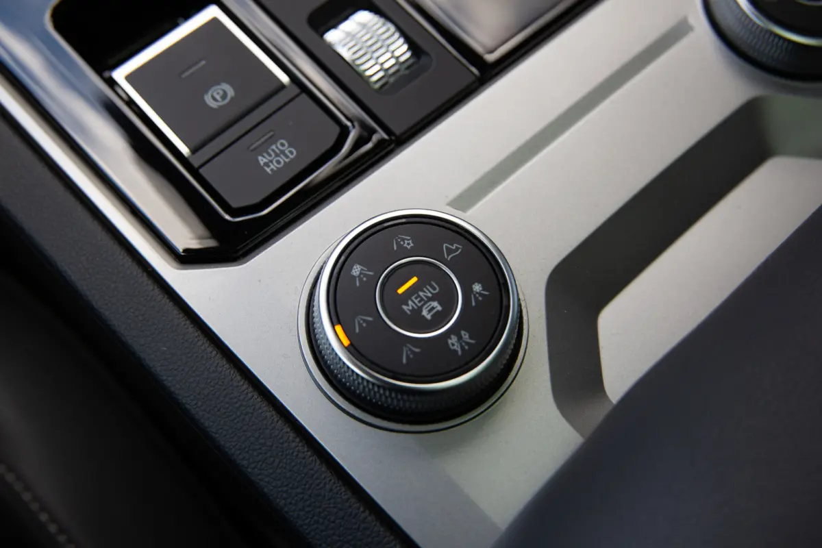 4.0 TDI R-Line 422PK V8 , Panoramadak, Luchtvering, Dynaudio, HUD, Trekhaak