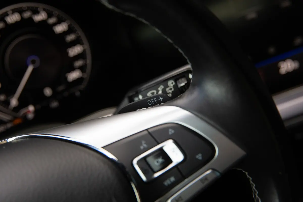 4.0 TDI R-Line 422PK V8 , Panoramadak, Luchtvering, Dynaudio, HUD, Trekhaak