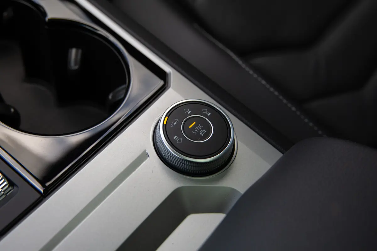 4.0 TDI R-Line 422PK V8 , Panoramadak, Luchtvering, Dynaudio, HUD, Trekhaak