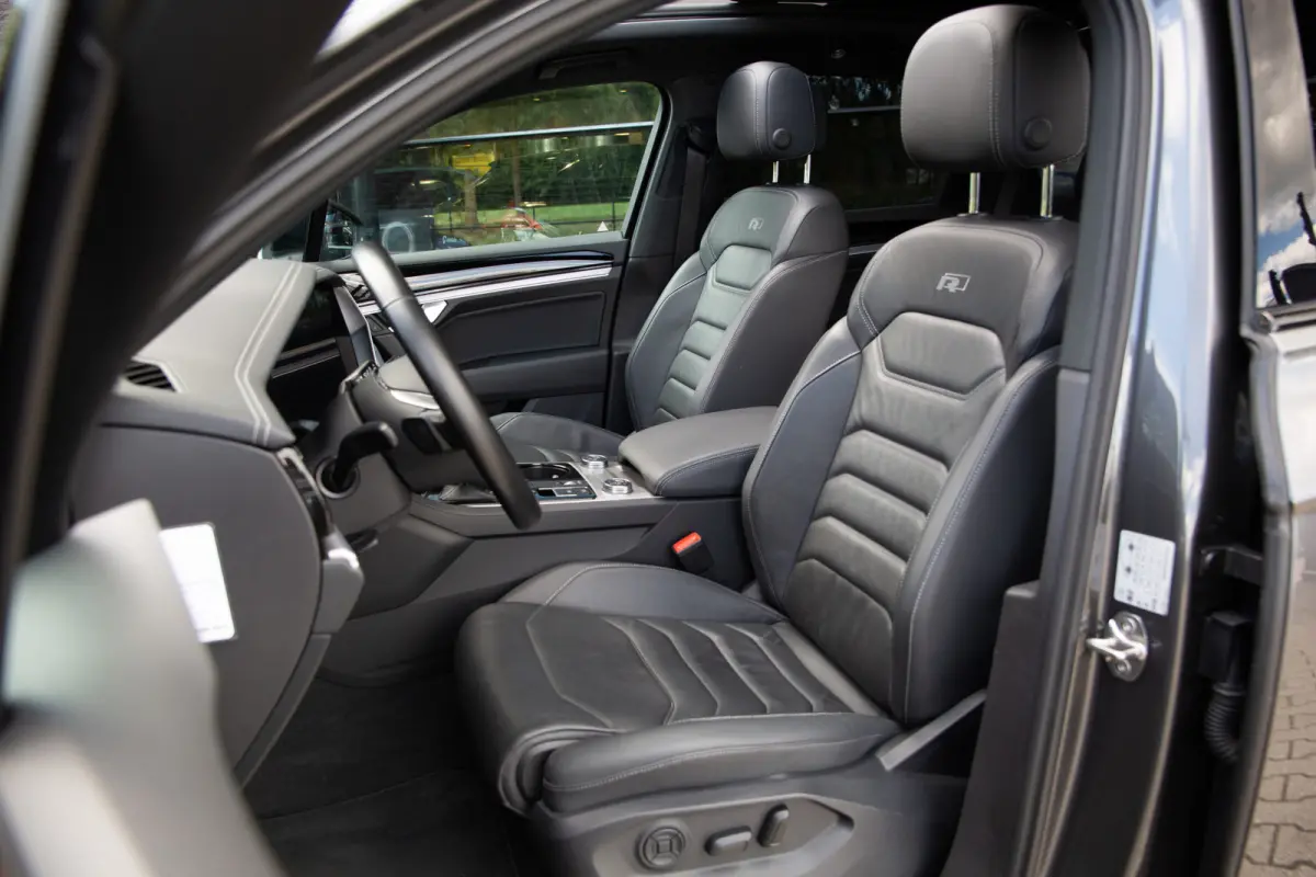 4.0 TDI R-Line 422PK V8 , Panoramadak, Luchtvering, Dynaudio, HUD, Trekhaak