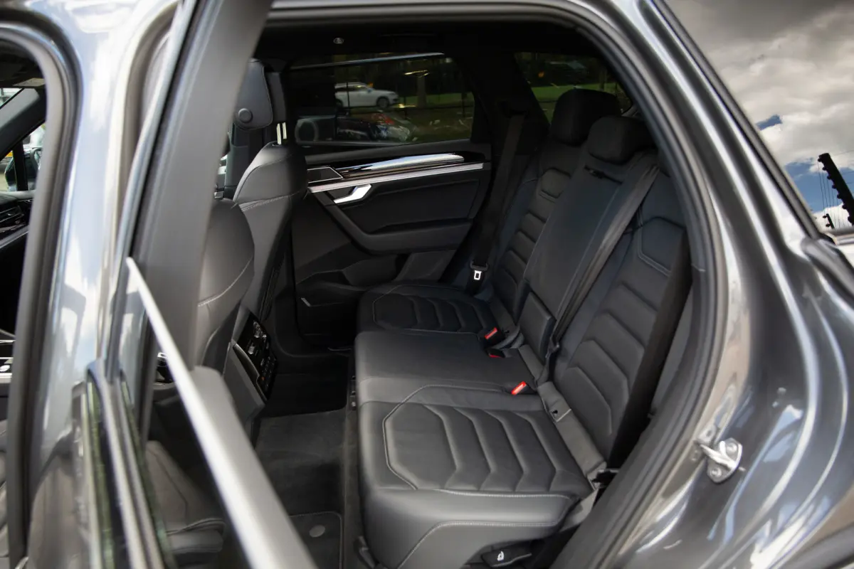4.0 TDI R-Line 422PK V8 , Panoramadak, Luchtvering, Dynaudio, HUD, Trekhaak