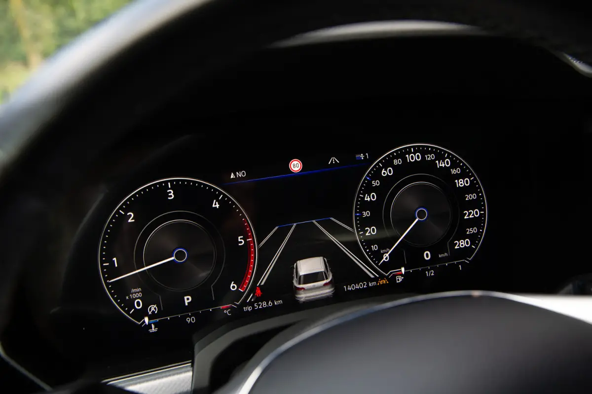 4.0 TDI R-Line 422PK V8 , Panoramadak, Luchtvering, Dynaudio, HUD, Trekhaak
