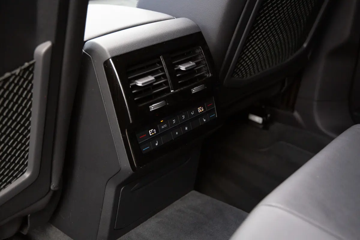 4.0 TDI R-Line 422PK V8 , Panoramadak, Luchtvering, Dynaudio, HUD, Trekhaak
