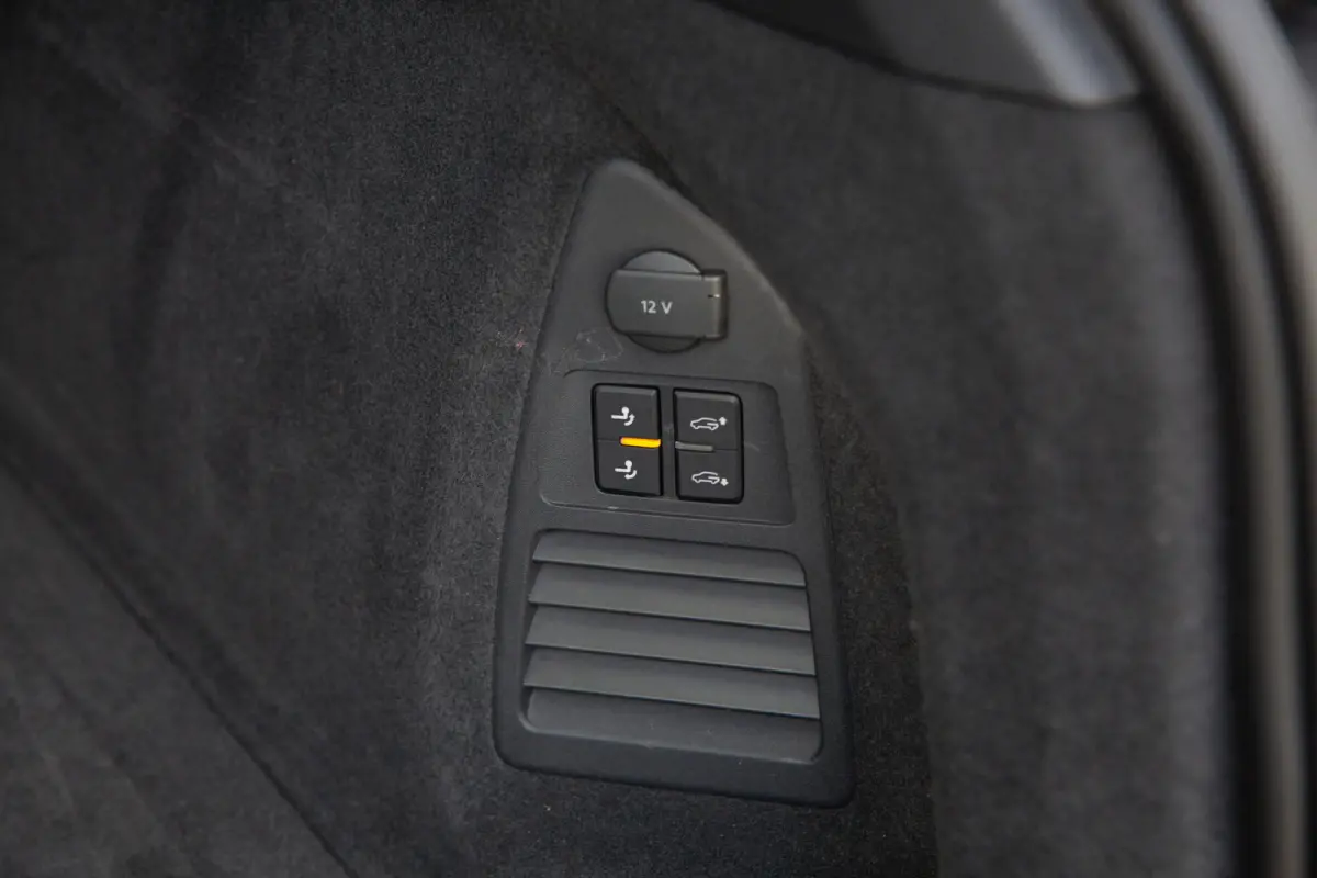 4.0 TDI R-Line 422PK V8 , Panoramadak, Luchtvering, Dynaudio, HUD, Trekhaak