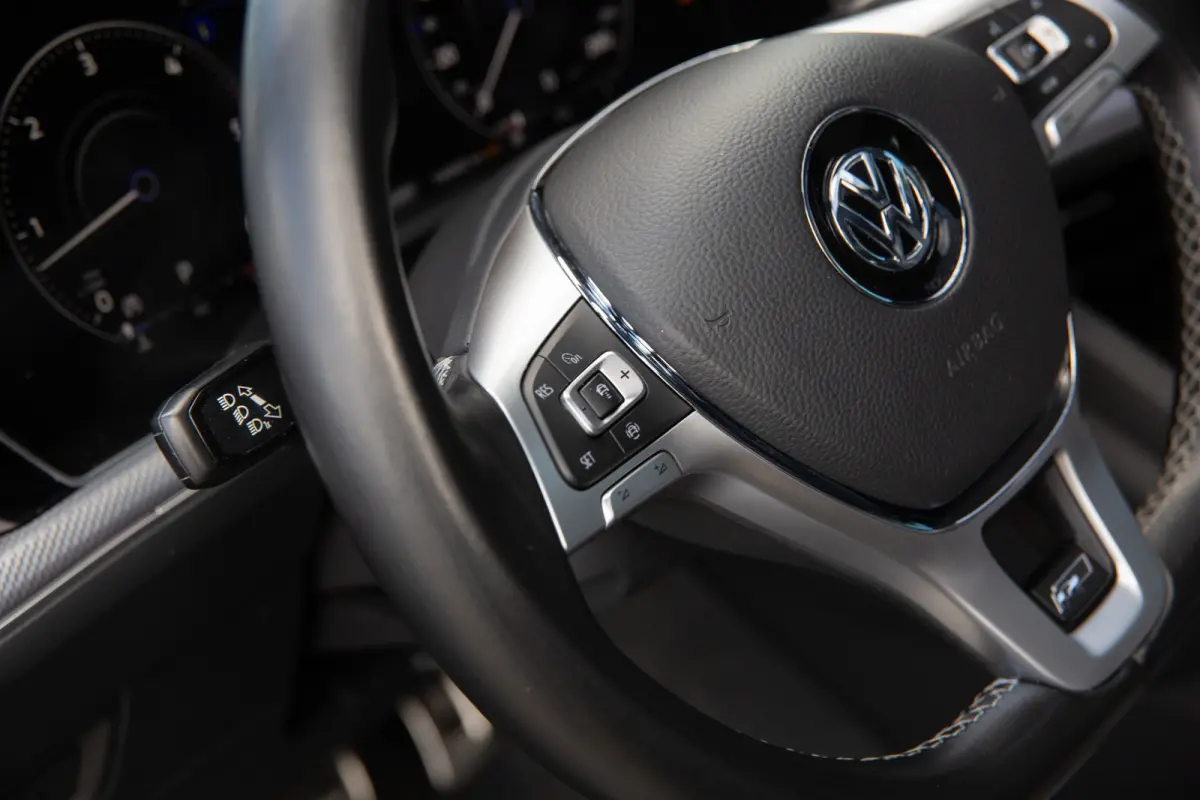 4.0 TDI R-Line 422PK V8 , Panoramadak, Luchtvering, Dynaudio, HUD, Trekhaak