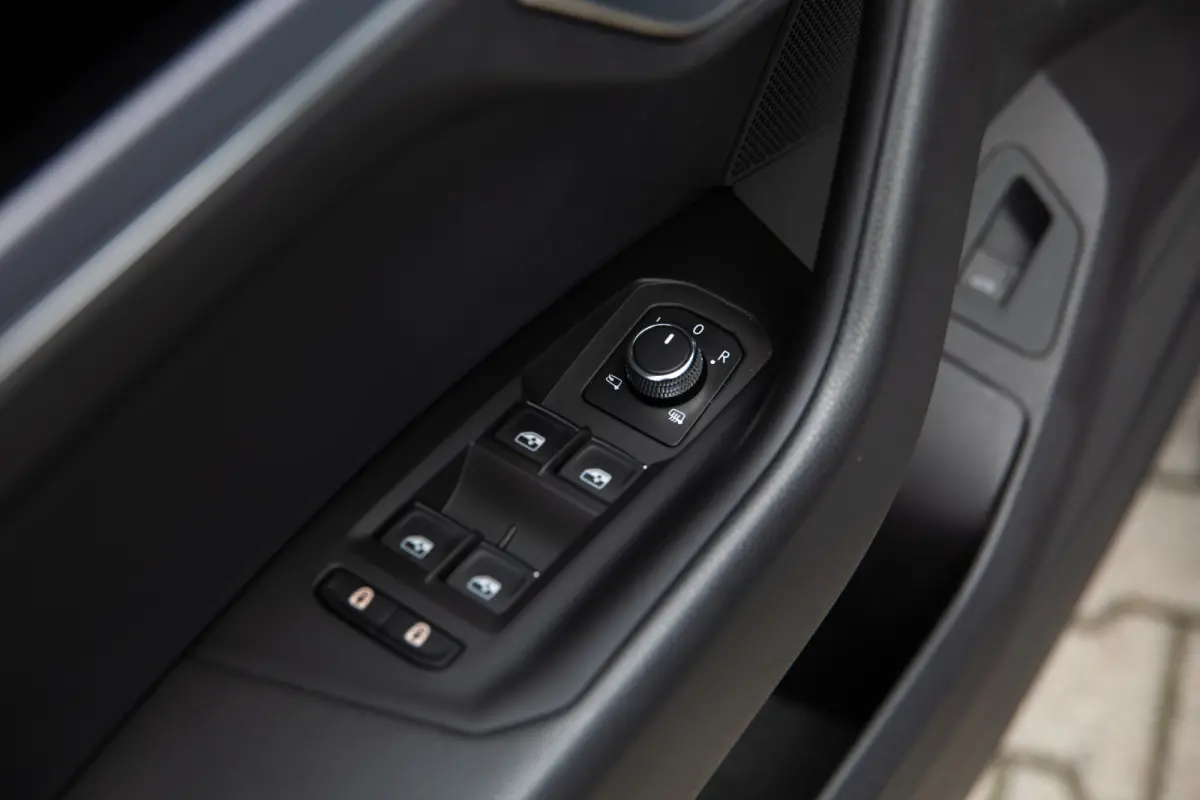 4.0 TDI R-Line 422PK V8 , Panoramadak, Luchtvering, Dynaudio, HUD, Trekhaak
