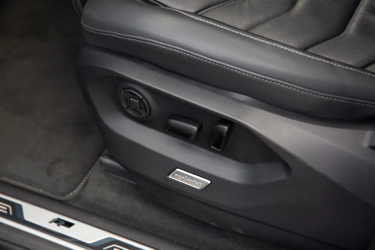 4.0 TDI R-Line 422PK V8 , Panoramadak, Luchtvering, Dynaudio, HUD, Trekhaak