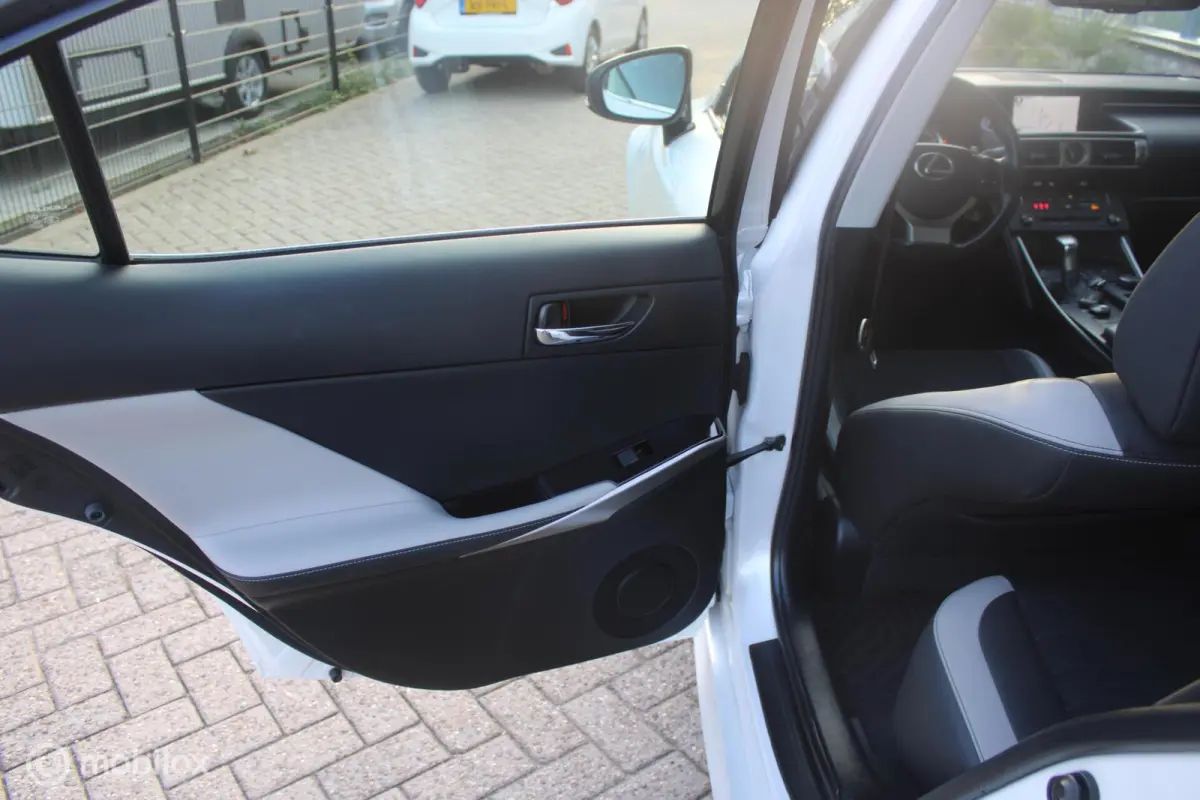 300h Sport Edition NL Auto Boekjes | BTW Auto | Half Leer |