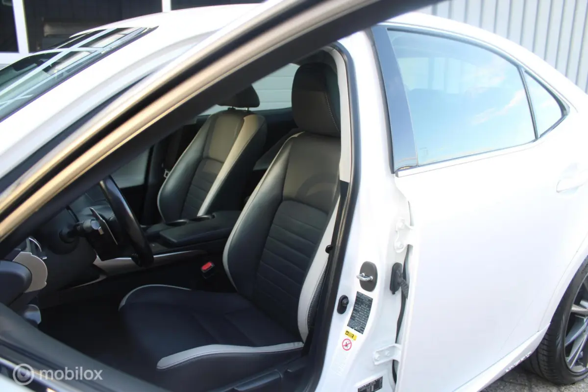 300h Sport Edition NL Auto Boekjes | BTW Auto | Half Leer |