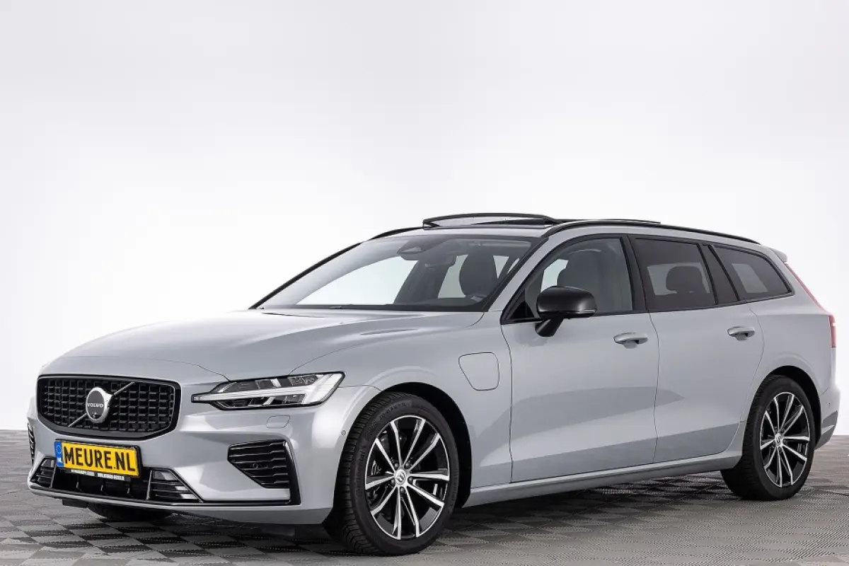 T8 Plug-in Hybrid AWD Plus Dark | LEDER | PANORAMADAK !