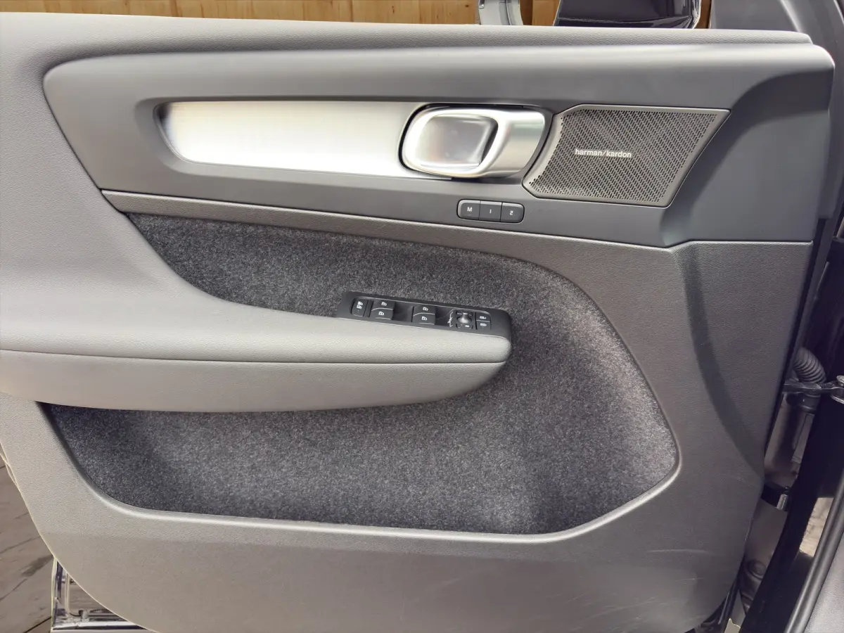 2.0 B4 Plus Dark | Harman Kardon | Stoel + Stuur Verwarming | Trekhaak | Camera | BLIS | Keyless Start / Entry |