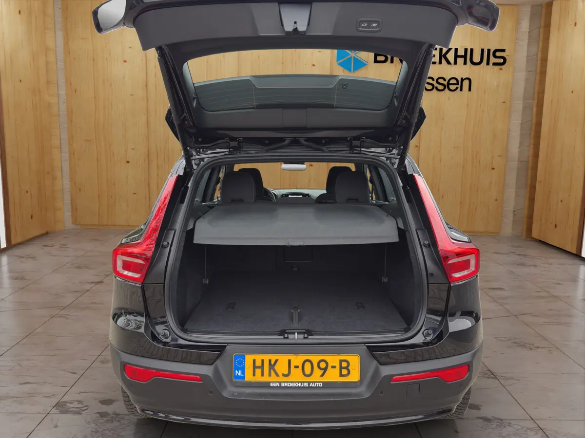 2.0 B4 Plus Dark | Harman Kardon | Stoel + Stuur Verwarming | Trekhaak | Camera | BLIS | Keyless Start / Entry |
