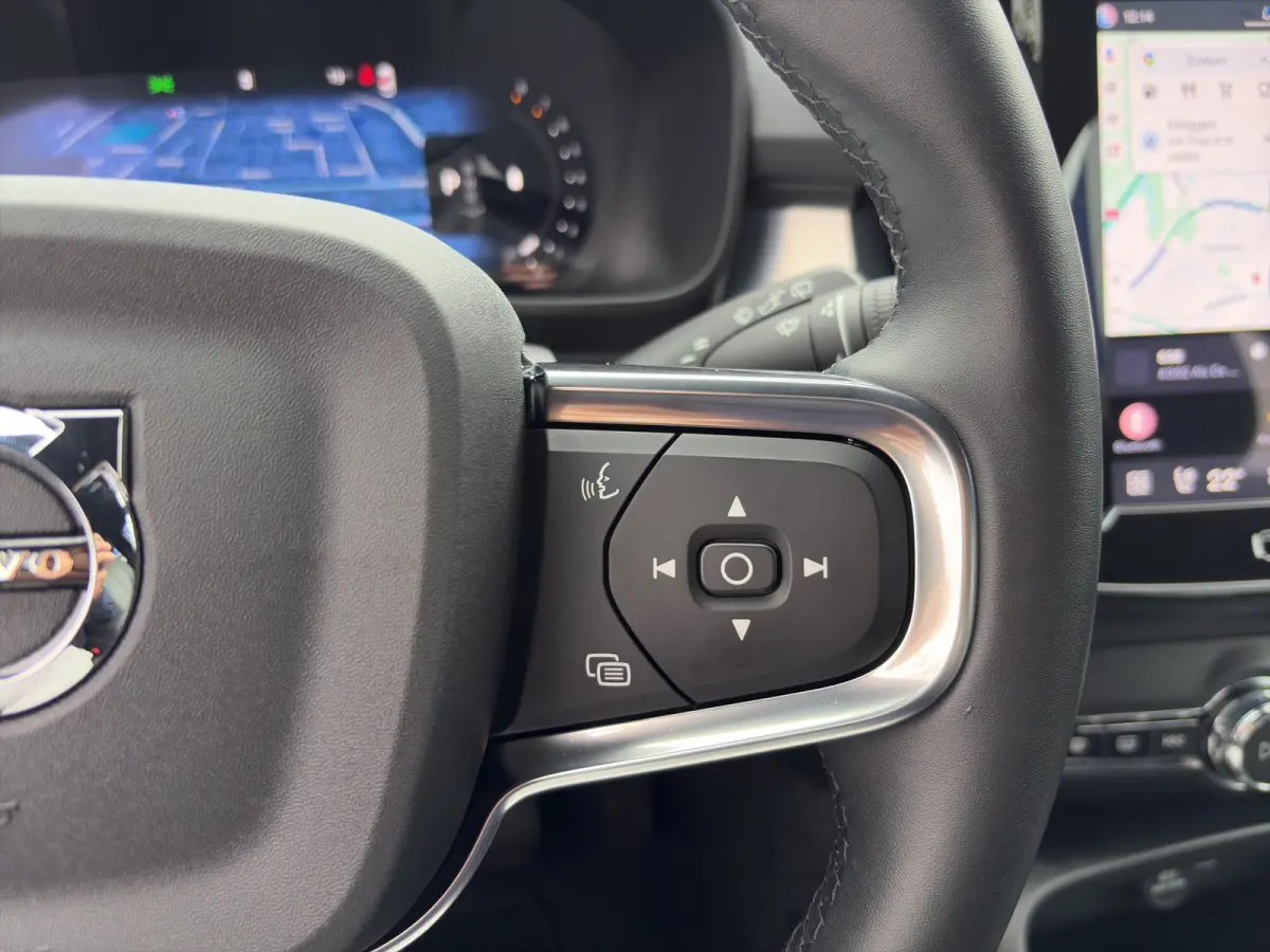 2.0 B4 Plus Dark | Harman Kardon | Stoel + Stuur Verwarming | Trekhaak | Camera | BLIS | Keyless Start / Entry |