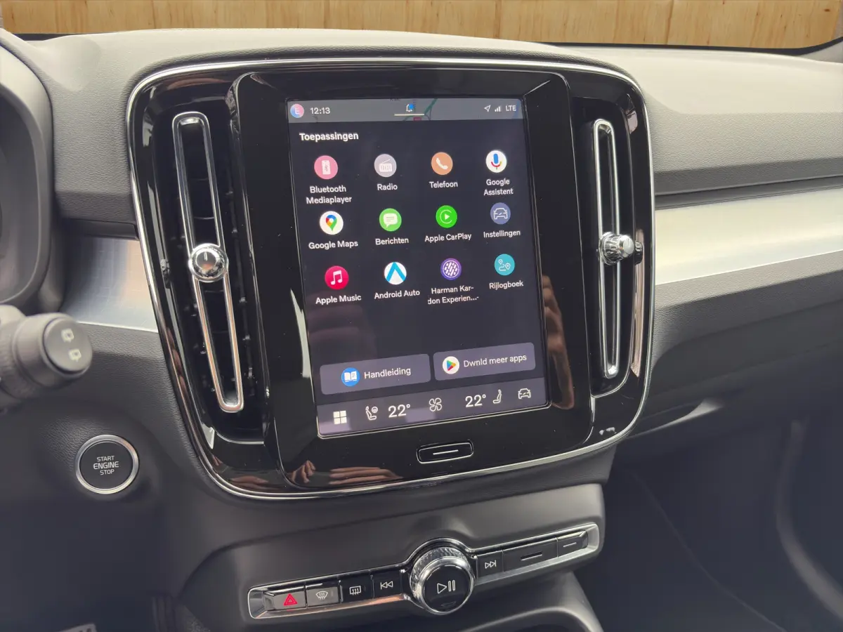 2.0 B4 Plus Dark | Harman Kardon | Stoel + Stuur Verwarming | Trekhaak | Camera | BLIS | Keyless Start / Entry |