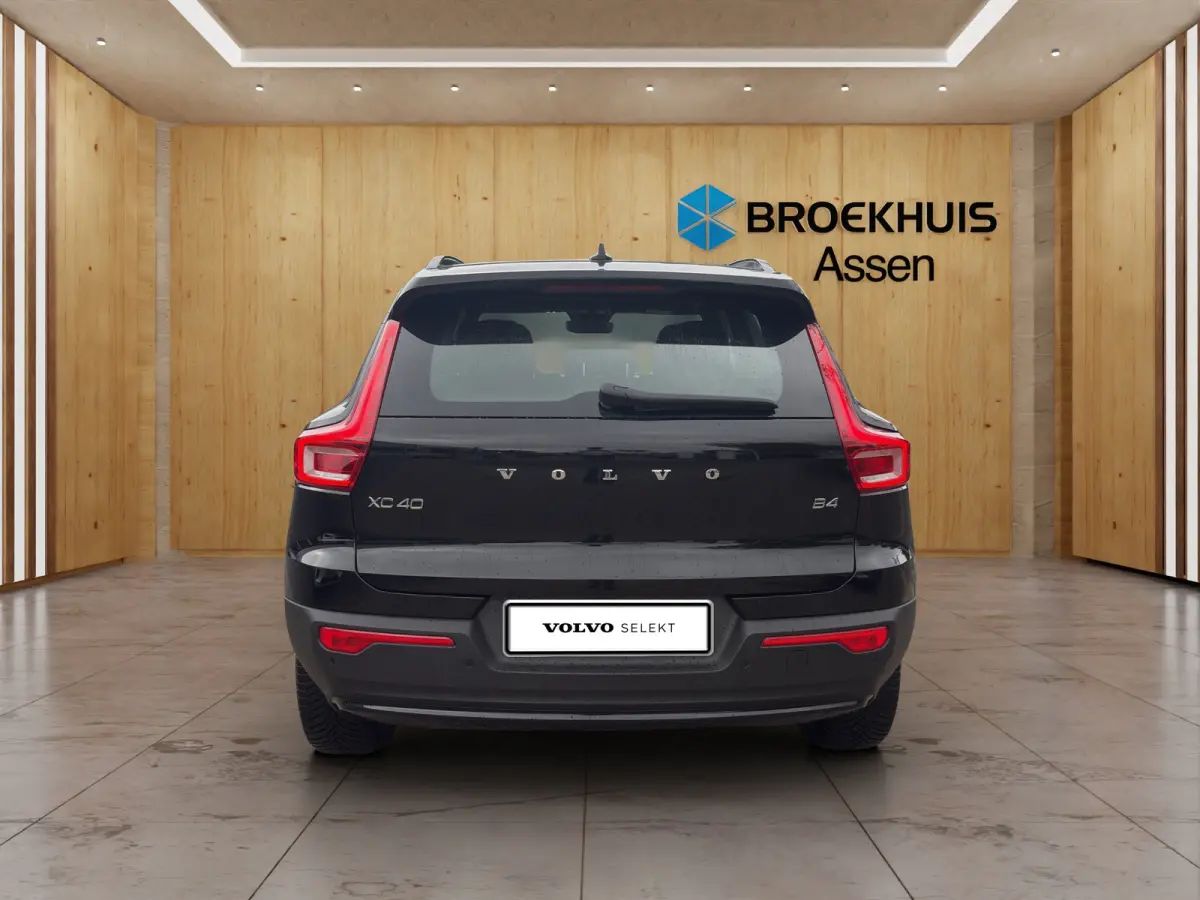 2.0 B4 Plus Dark | Harman Kardon | Stoel + Stuur Verwarming | Trekhaak | Camera | BLIS | Keyless Start / Entry |