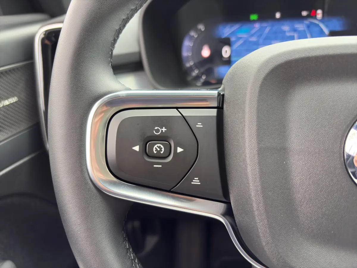 2.0 B4 Plus Dark | Harman Kardon | Stoel + Stuur Verwarming | Trekhaak | Camera | BLIS | Keyless Start / Entry |