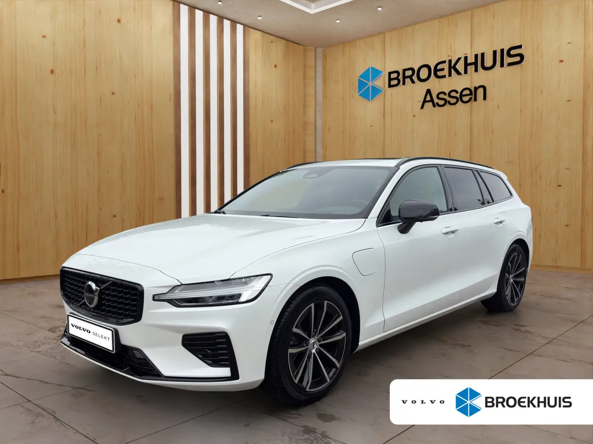 2.0 T8 Plug-in hybrid AWD Plus Dark | Harman Kardon | Stoel + Stuur Verwarming | Panoramadak | Trekhaak | 360 Camera |
