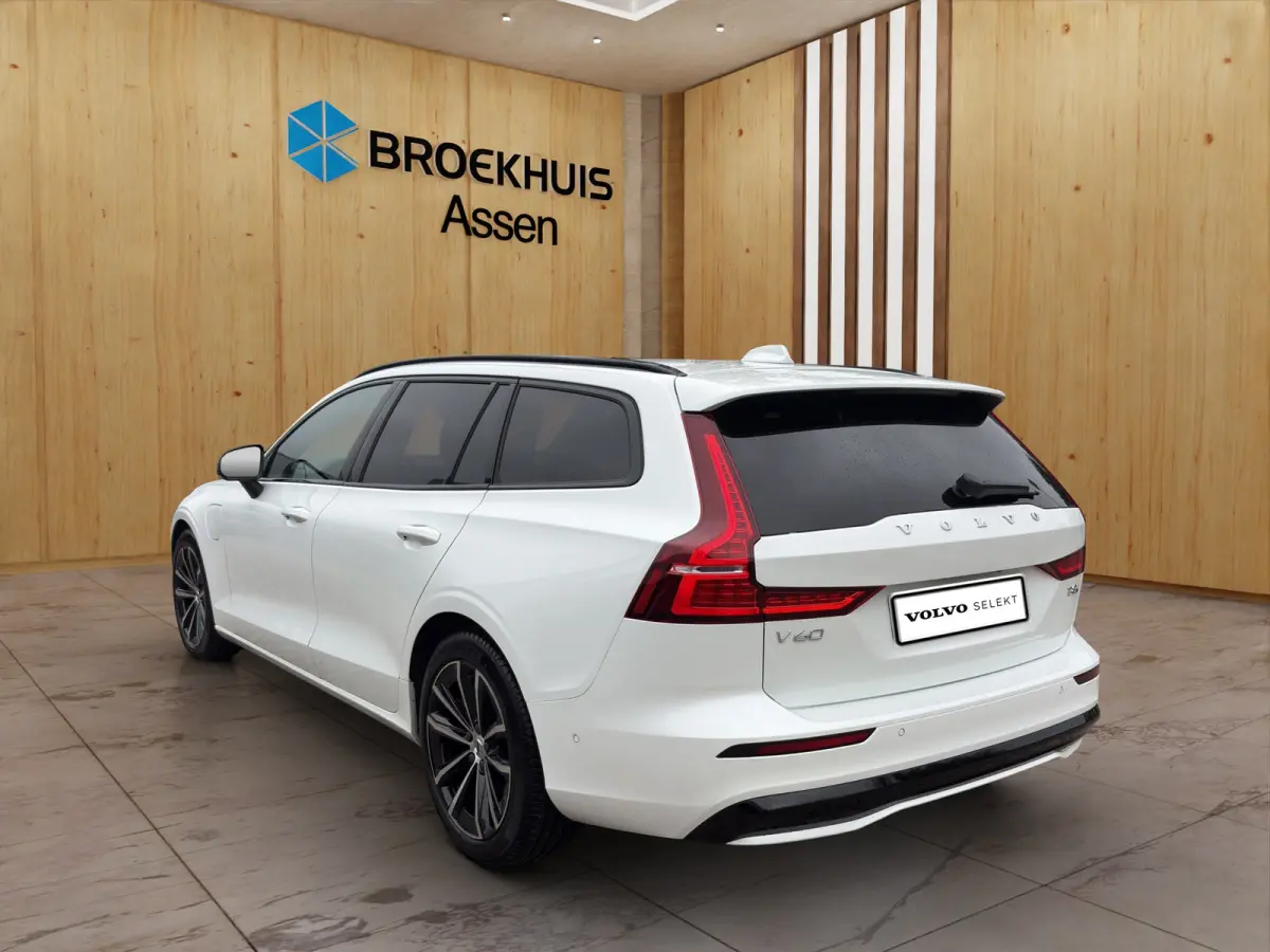 2.0 T8 Plug-in hybrid AWD Plus Dark | Harman Kardon | Stoel + Stuur Verwarming | Panoramadak | Trekhaak | 360 Camera |