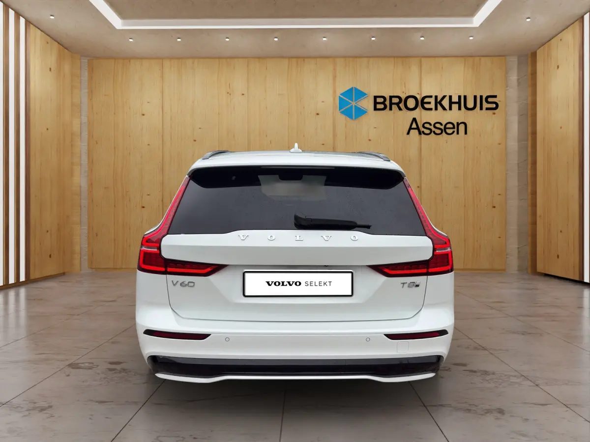 2.0 T8 Plug-in hybrid AWD Plus Dark | Harman Kardon | Stoel + Stuur Verwarming | Panoramadak | Trekhaak | 360 Camera |
