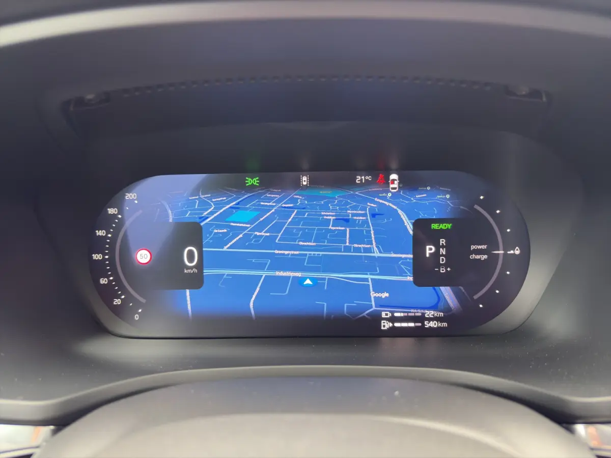 2.0 T8 Plug-in hybrid AWD Plus Dark | Harman Kardon | Stoel + Stuur Verwarming | Panoramadak | Trekhaak | 360 Camera |