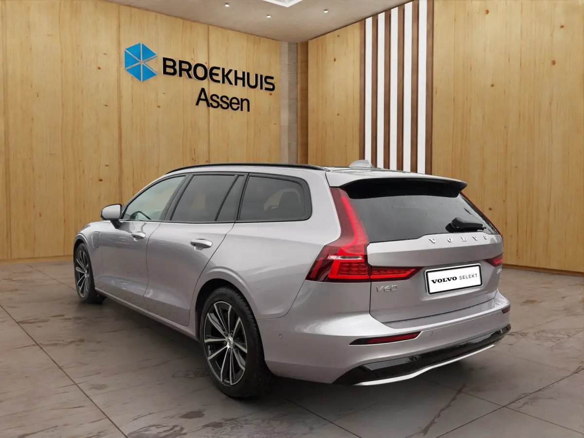 2.0 T8 Plug-in hybrid AWD Plus Dark | Harman Kardon | Stoel + Stuur Verwarming | Panoramadak | Trekhaak | 360 Camera |