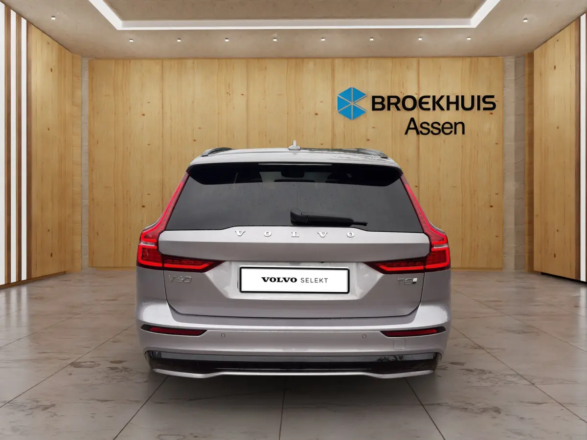 2.0 T8 Plug-in hybrid AWD Plus Dark | Harman Kardon | Stoel + Stuur Verwarming | Panoramadak | Trekhaak | 360 Camera |