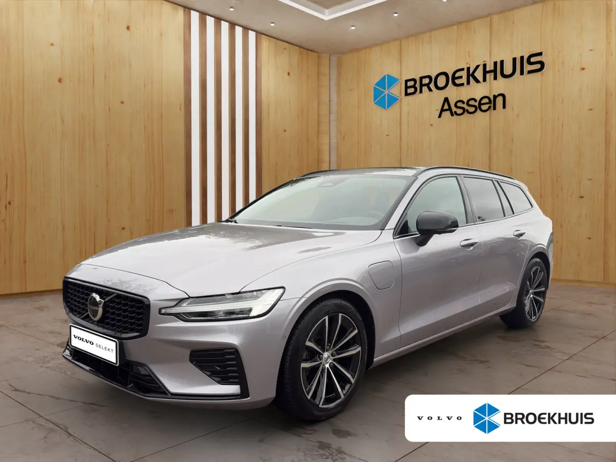 2.0 T8 Plug-in hybrid AWD Plus Dark | Harman Kardon | Stoel + Stuur Verwarming | Panoramadak | Trekhaak | 360 Camera |