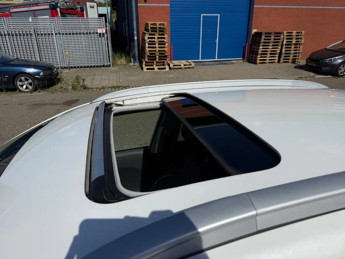 ExecutiveLine 64 kWh Meest luxe uitvoering | 1e Eigenaar | Dealer onderhouden | 3 Fase laden | Allseason banden | Metallic lak | Fabrieksgarantie | NAP