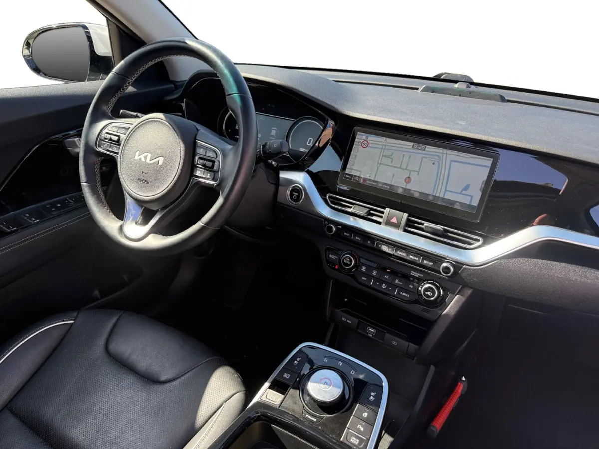 ExecutiveLine 64 kWh Meest luxe uitvoering | 1e Eigenaar | Dealer onderhouden | 3 Fase laden | Allseason banden | Metallic lak | Fabrieksgarantie | NAP