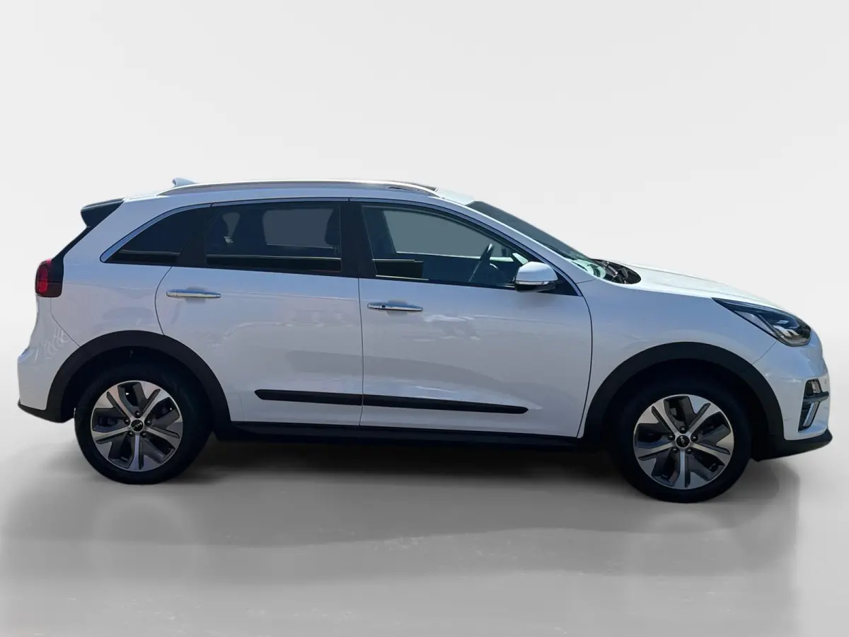 ExecutiveLine 64 kWh Meest luxe uitvoering | 1e Eigenaar | Dealer onderhouden | 3 Fase laden | Allseason banden | Metallic lak | Fabrieksgarantie | NAP