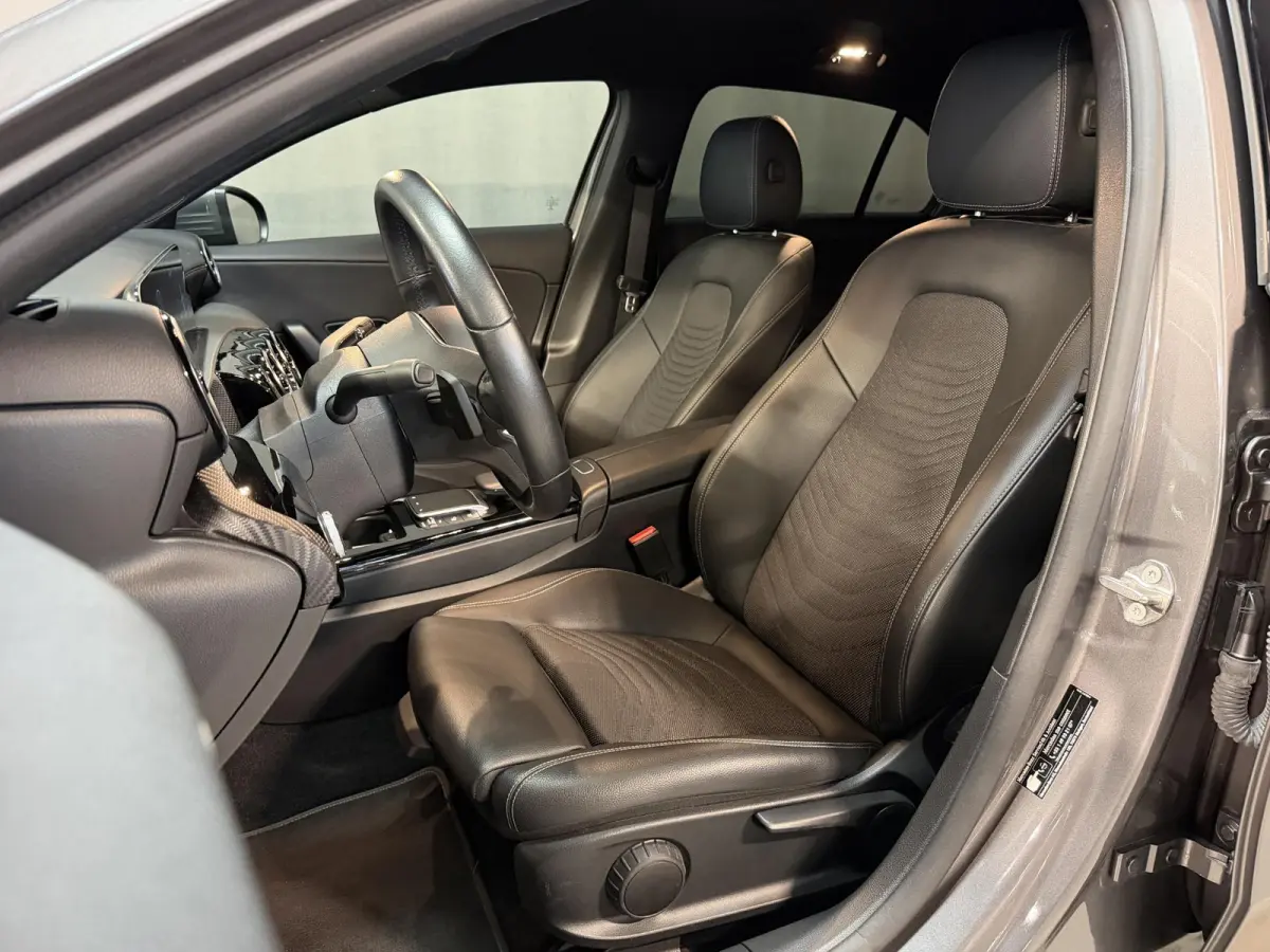 250 e 17"/Dodehoek/Camera/PDC v+a/Apple Carplay & Android Auto/DAB/Navigatie/Climate