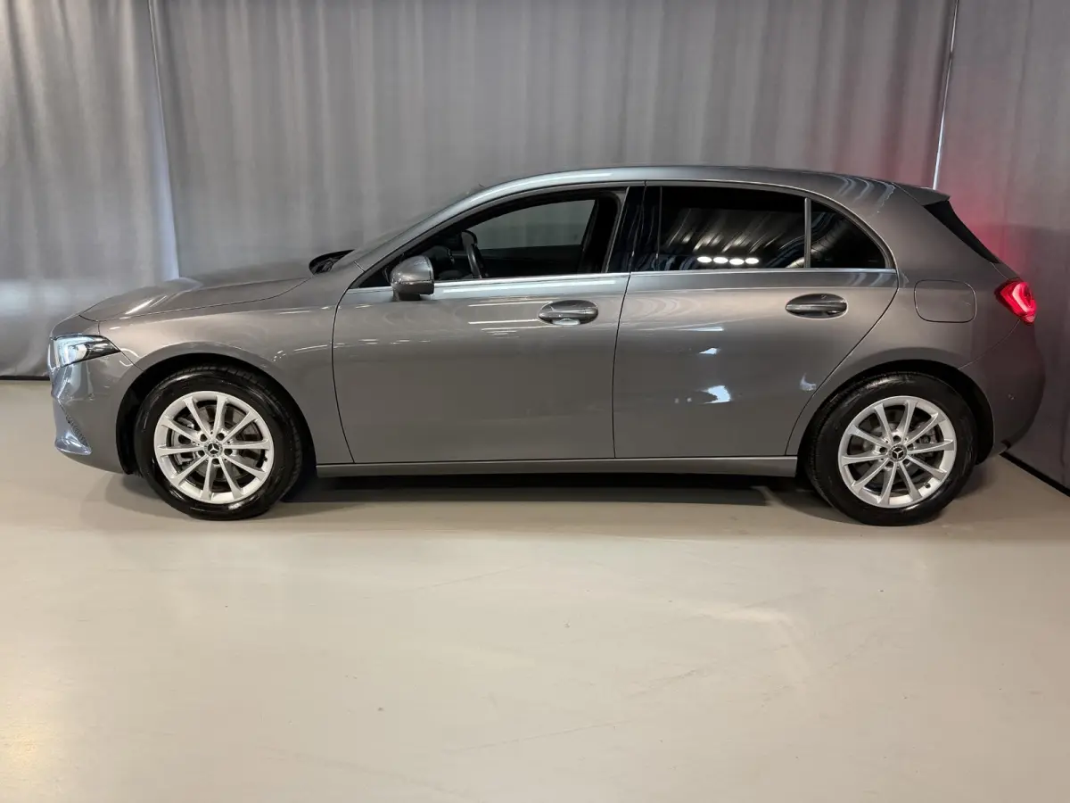 250 e 17"/Dodehoek/Camera/PDC v+a/Apple Carplay & Android Auto/DAB/Navigatie/Climate