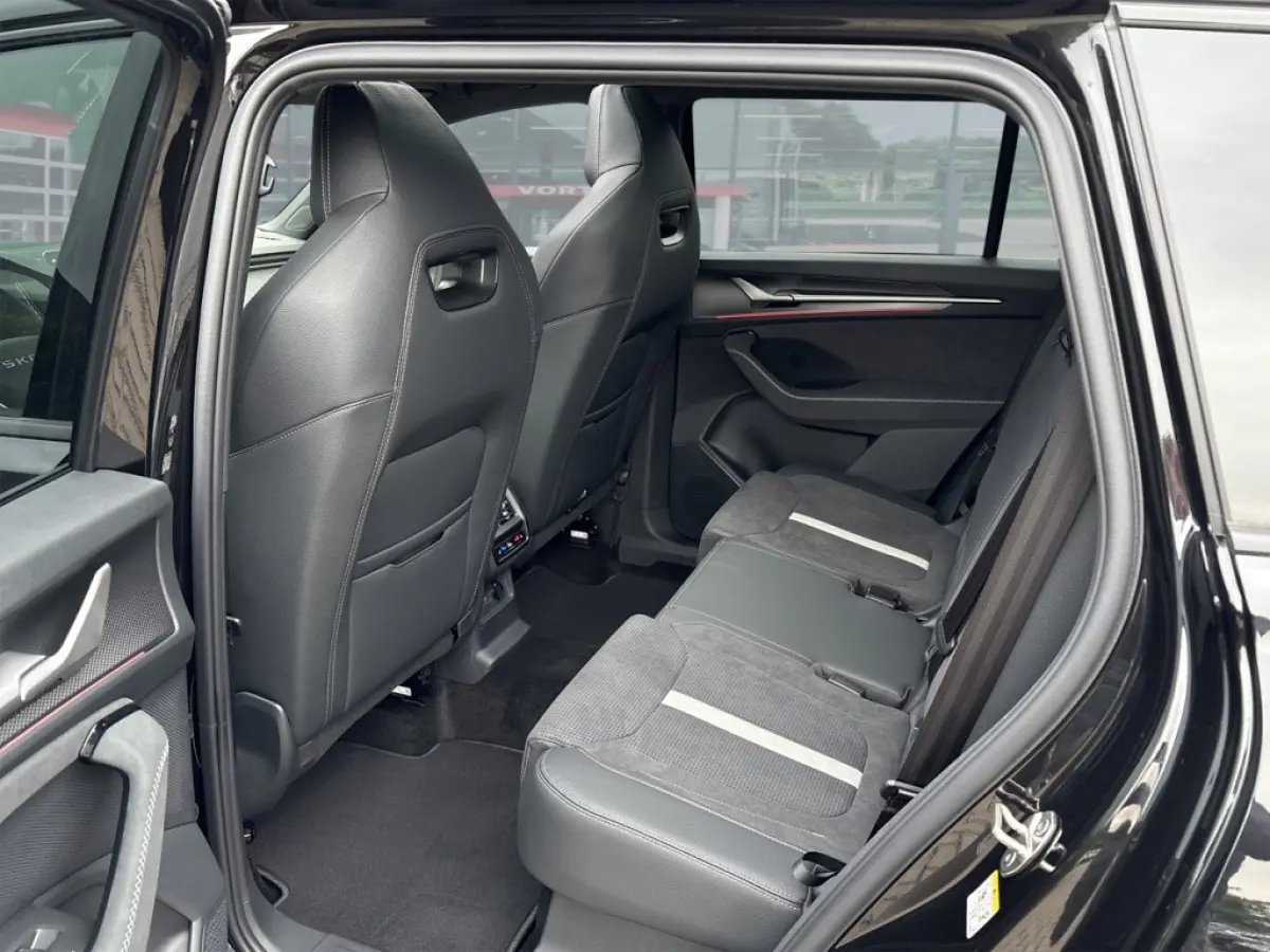 1.5 TSI PHEV SPORTLINE FISCAAL LAAG!! TREKHAAK/20''/PANO-DAK/ELEK-KLEP/ACC/CAMERA