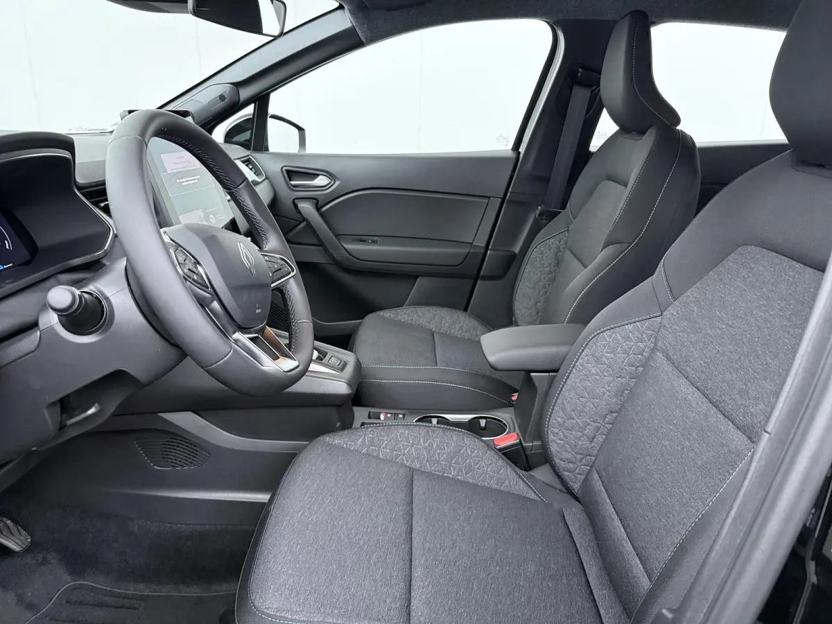 evolution full hybrid E-Tech 160 | pack navigation & comfort | verlenging connected services openR link met vijf jaar |