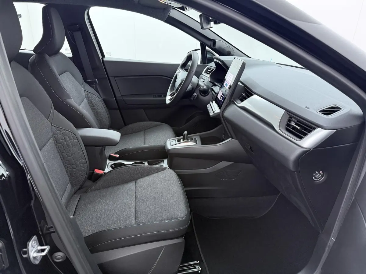 evolution full hybrid E-Tech 160 | pack navigation & comfort | verlenging connected services openR link met vijf jaar |